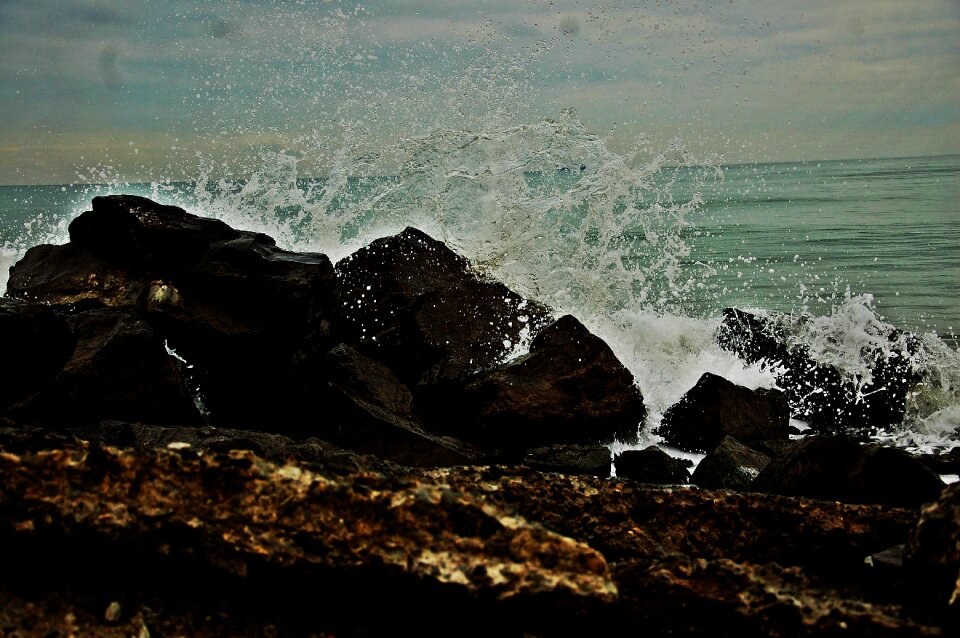 Beach rock waves