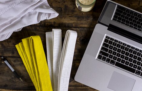 Desk marketing market
