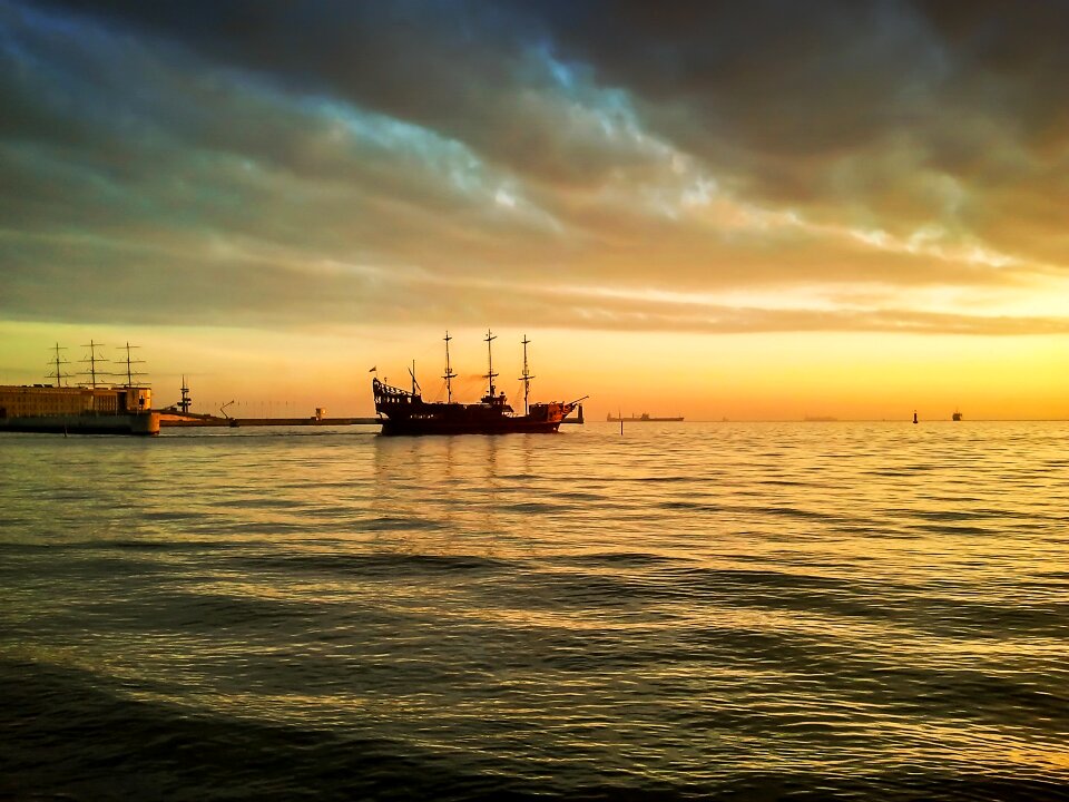 Pirate water the waves