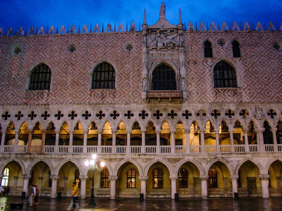 Italy night palazzo photo