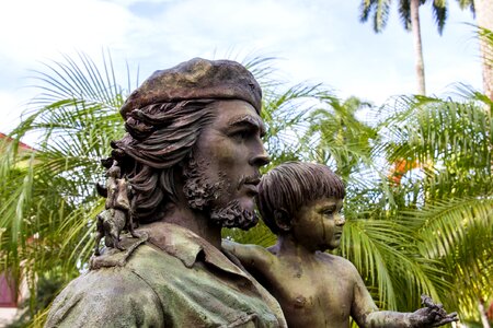 Che guevara statue cuban revolution photo