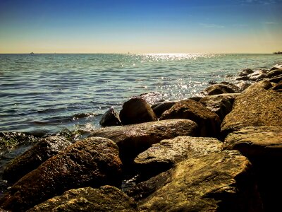 The waves rocks the sun