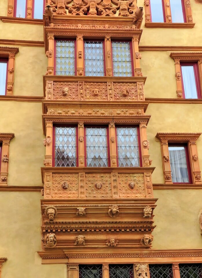 Sculptures carved wood decoration