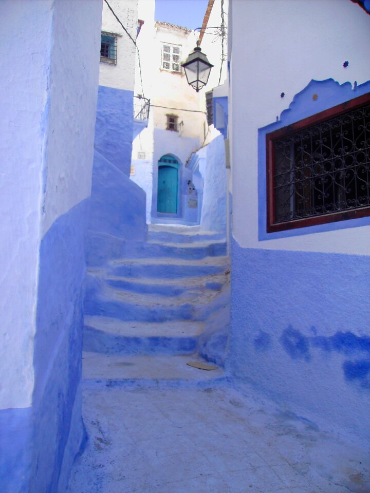 Chef-chefchaouen lane blue