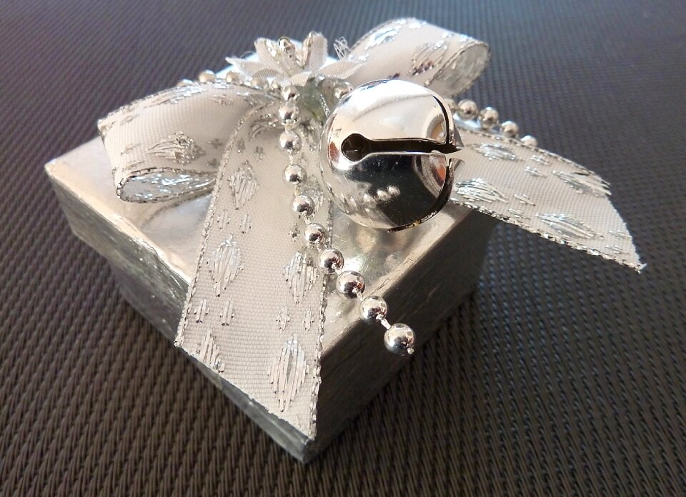 Give christmas present made