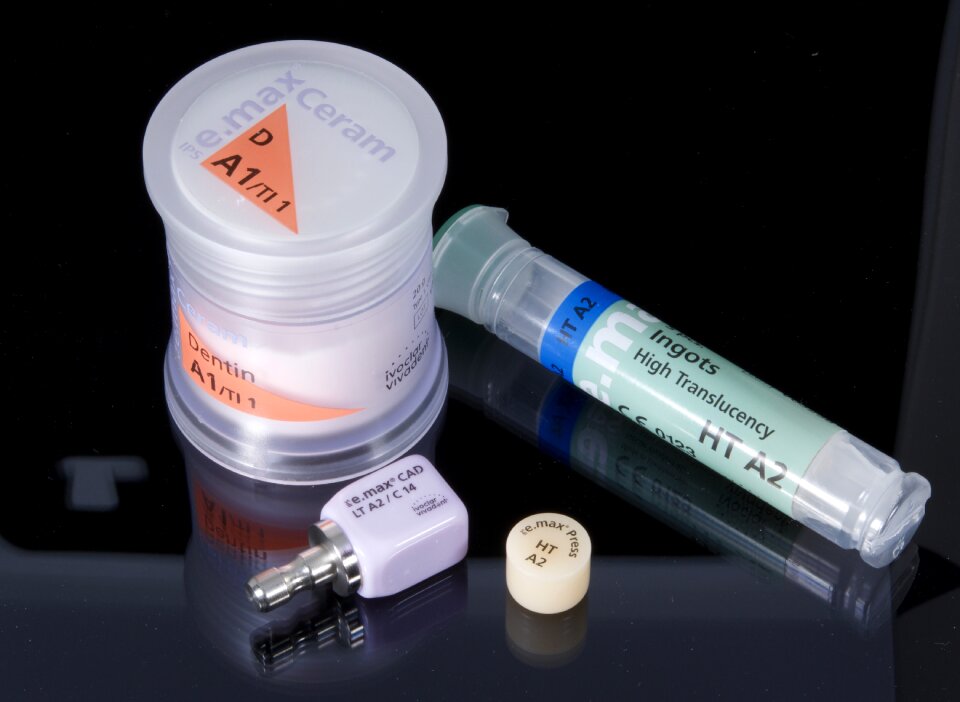 Dental porcelain tooth wax separated by commas