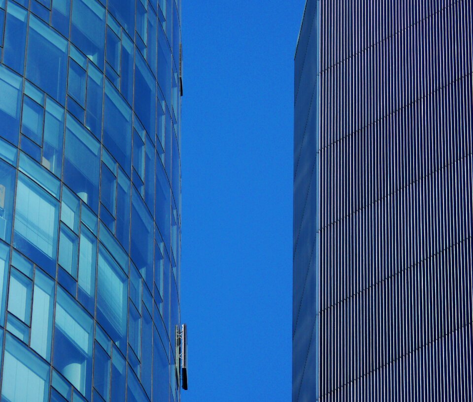 Building skyscrapers mirroring