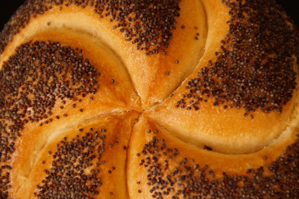 Poppy mohnbrötchen pastries