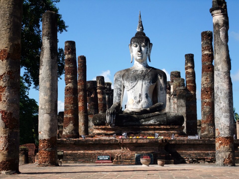 Temple ruins buddha figure