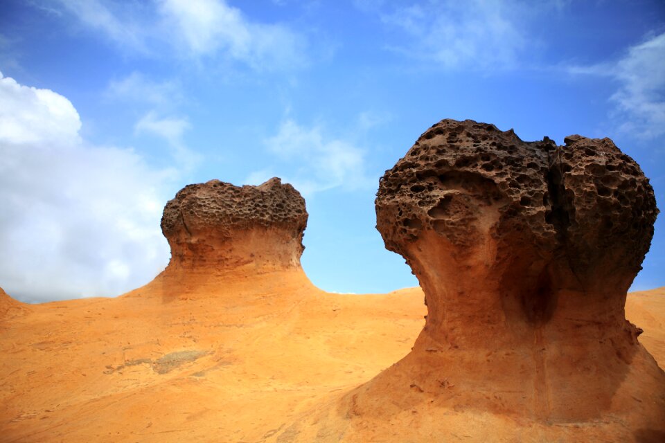 White cloud weathering hoang sa