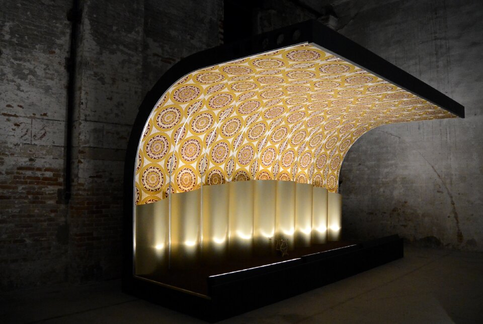 Gold shelter installation