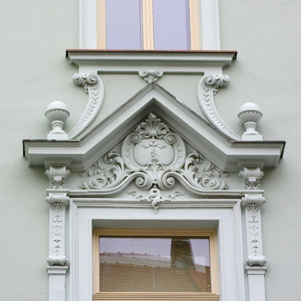 Art nouveau relief window ledge