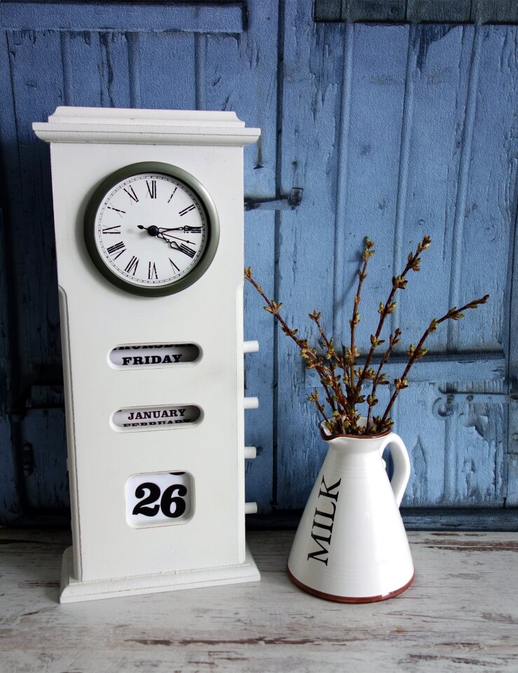Flowers clock calendar