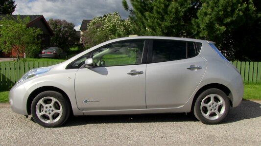 Car nissan leaf electric