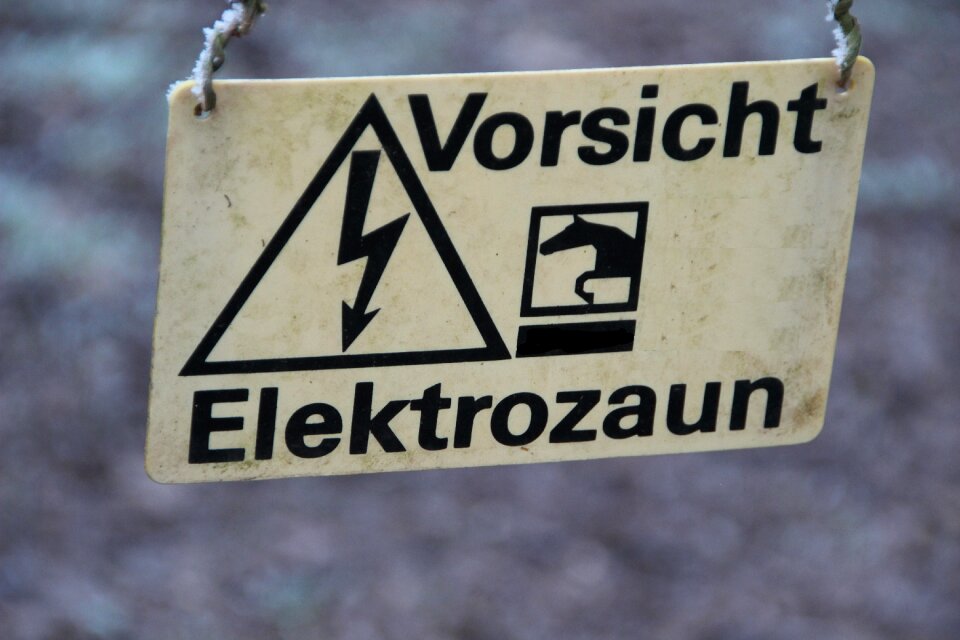 Warning electricity note