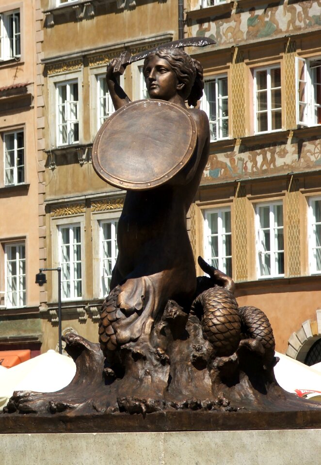 Monument sword fountain