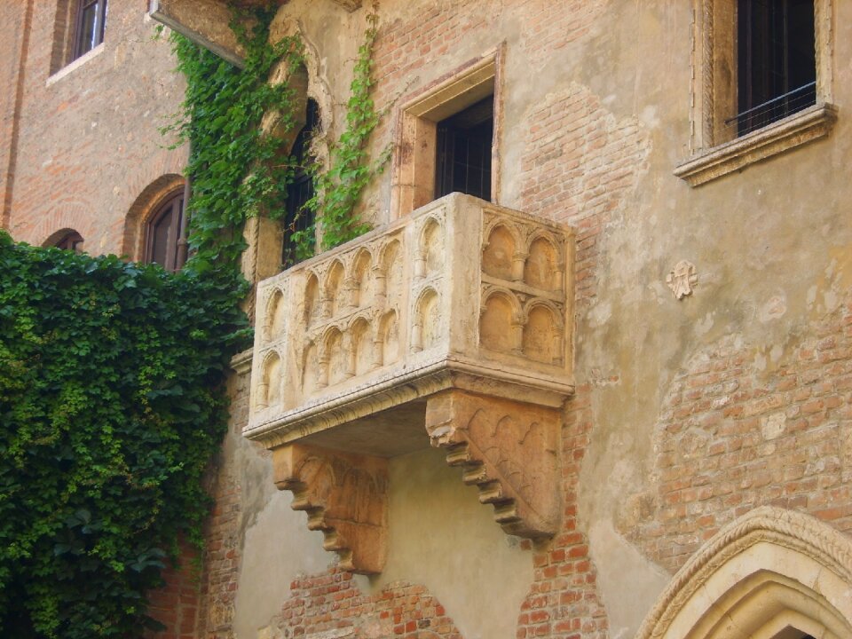 Balconies romeo juliette