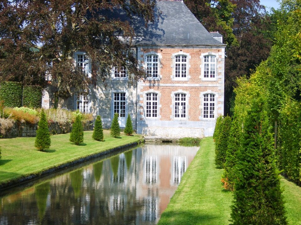 Nature houses water