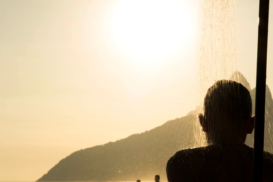 Sol silhouette beach