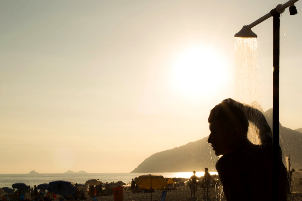 Sol silhouette beach