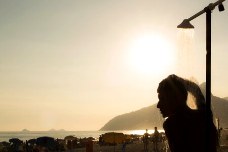 Sol silhouette beach