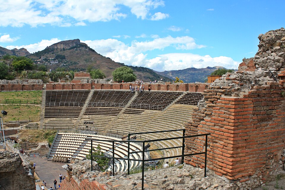 Greek ruins audience scene