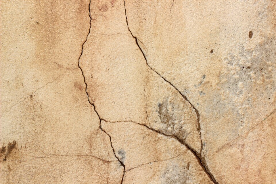 Crack crumble stone