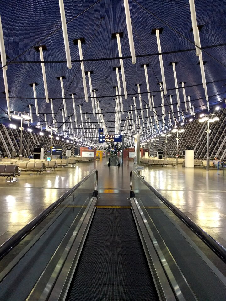 Travelator moving sidewalk