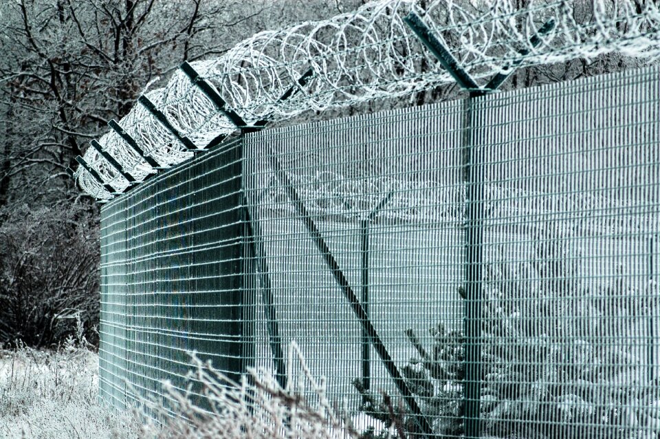 Winter barrier grounds