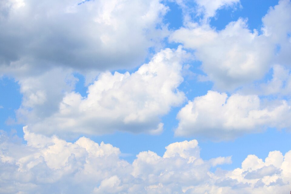 White cloud blue sky breeze