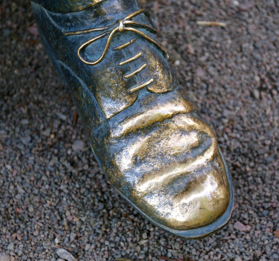 Metal memorial art installation