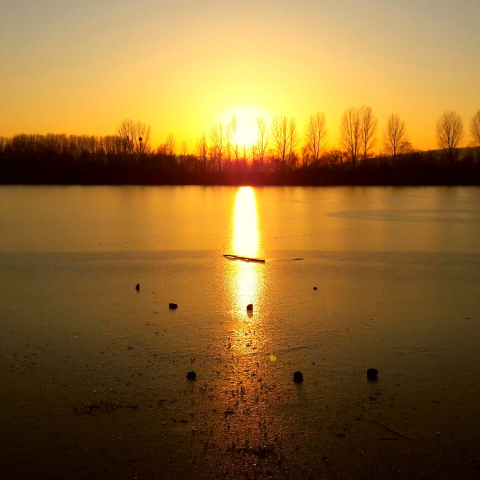 Frozen ice mirroring