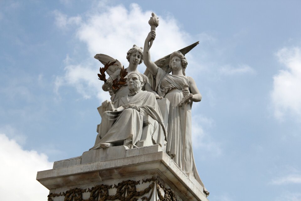 Monument sculpture bronze