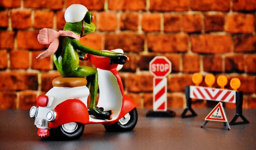 Control frog figure