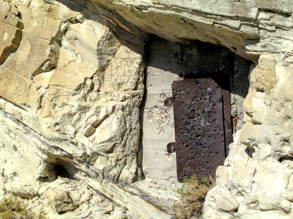 Door mine desert