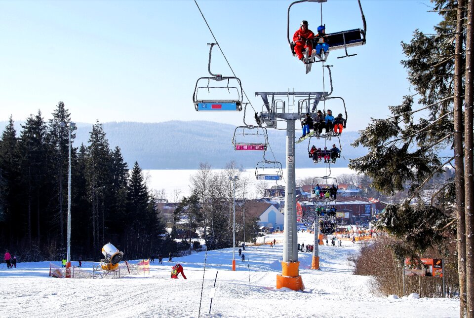 The ski slope cableway skiers