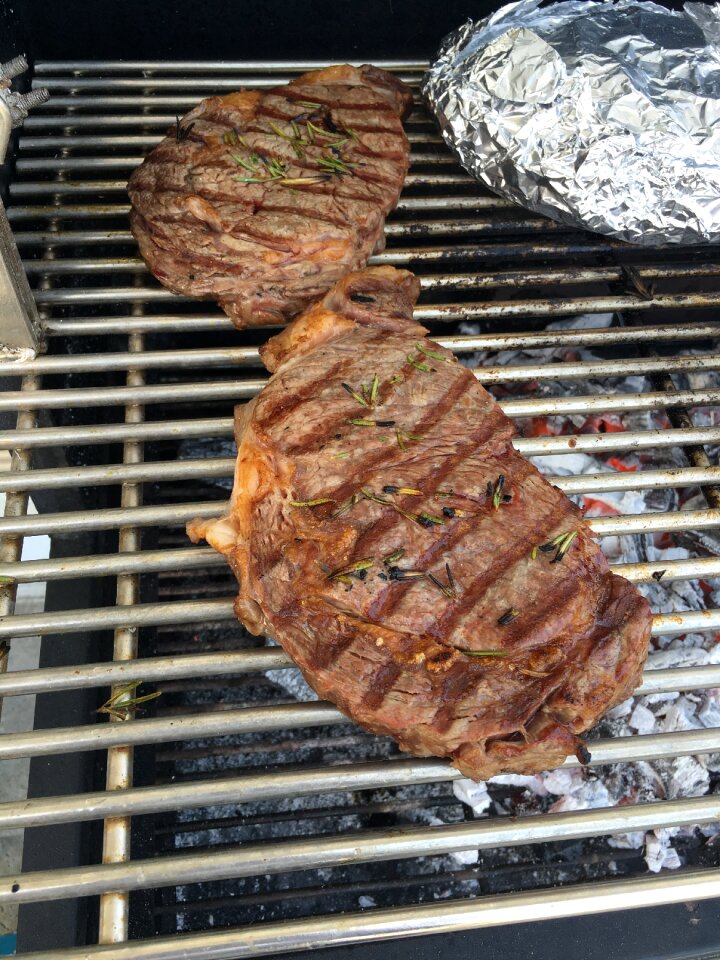 Cook carbon rib-eye