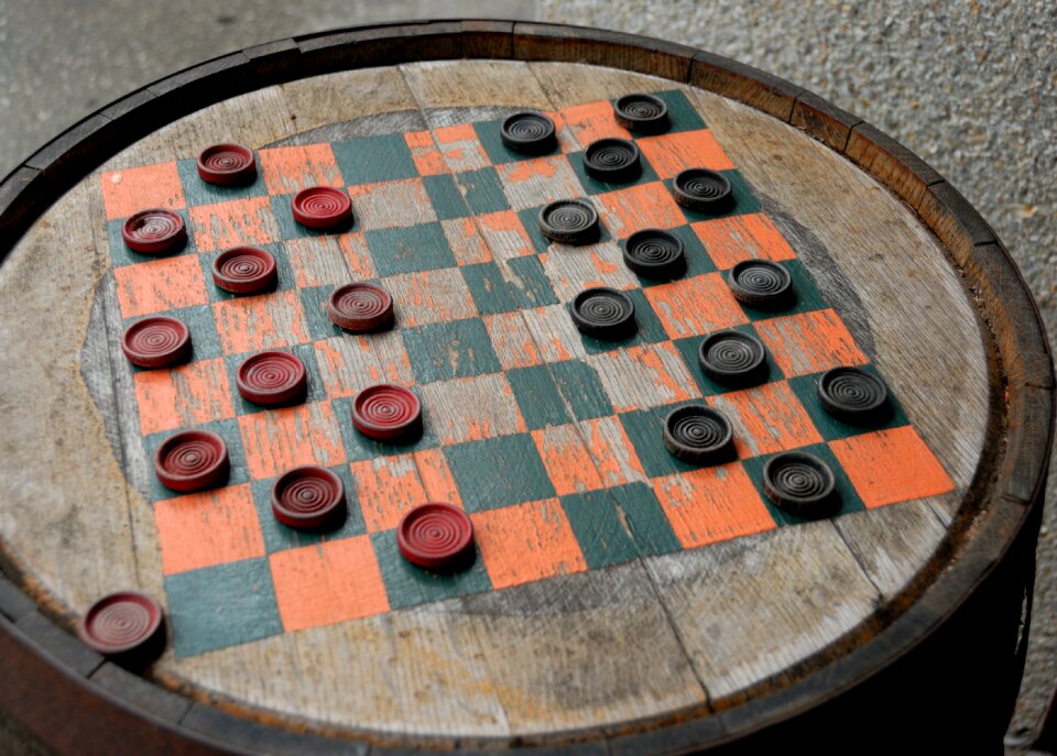 Game amusement checkers