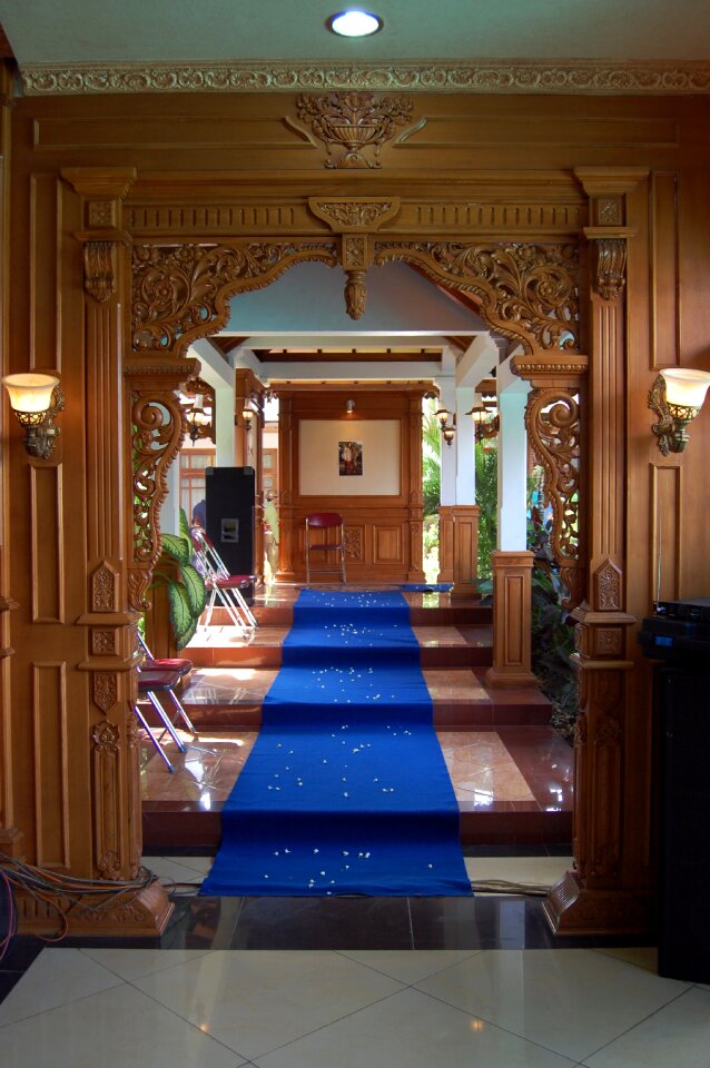 Interior aisle classic