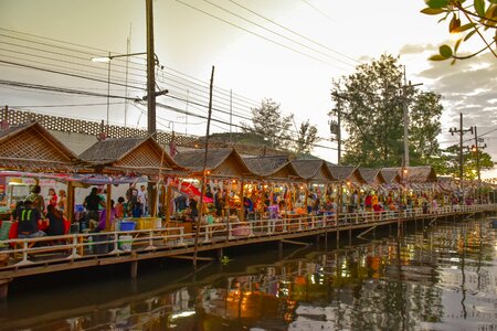 Plaza retro market canal
