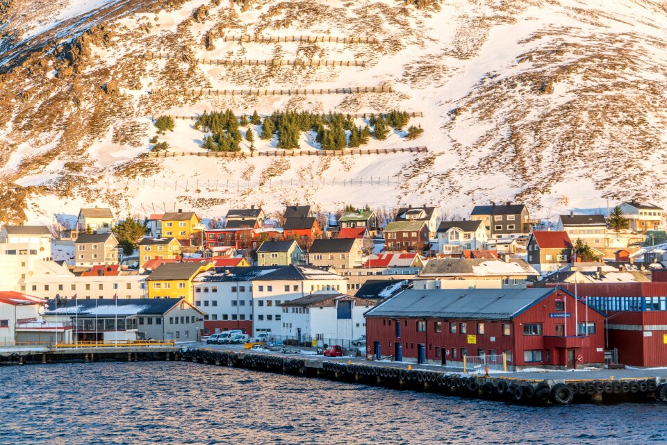 Honningsvag coast snow