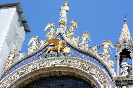 Splendor statues monument
