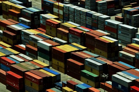 Containers port load