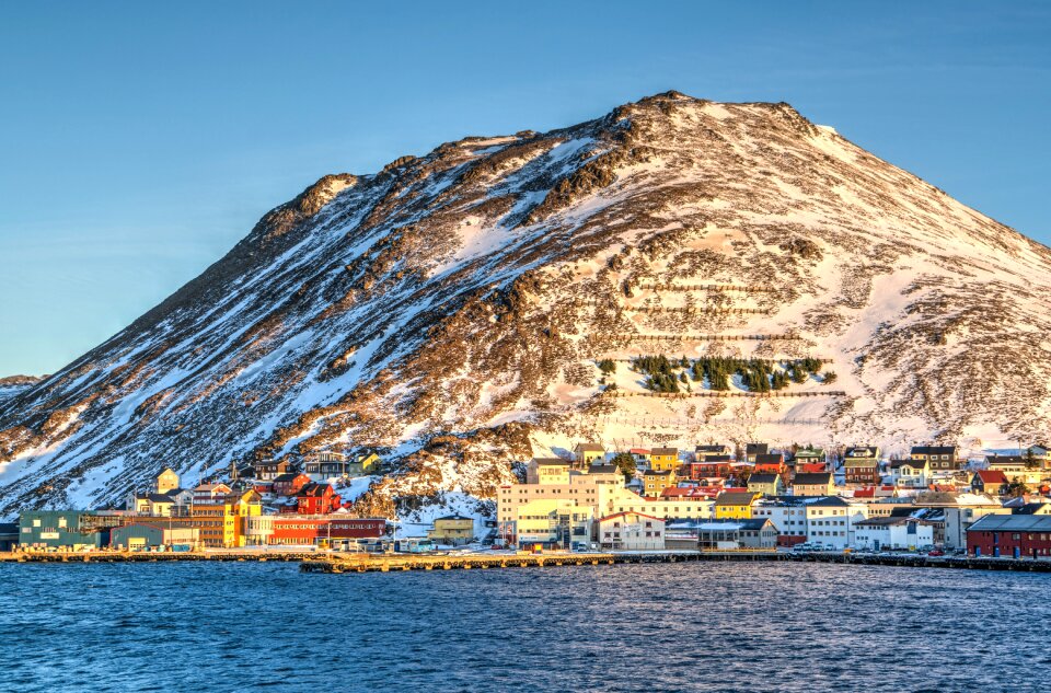Honningsvag coast snow
