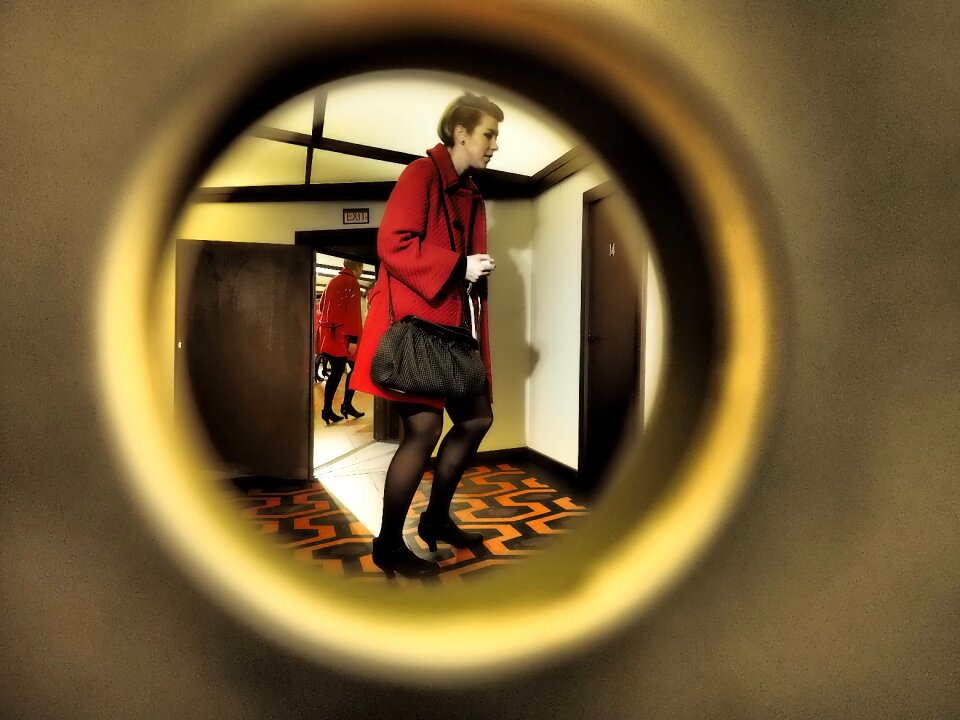 Voyeur key hole red