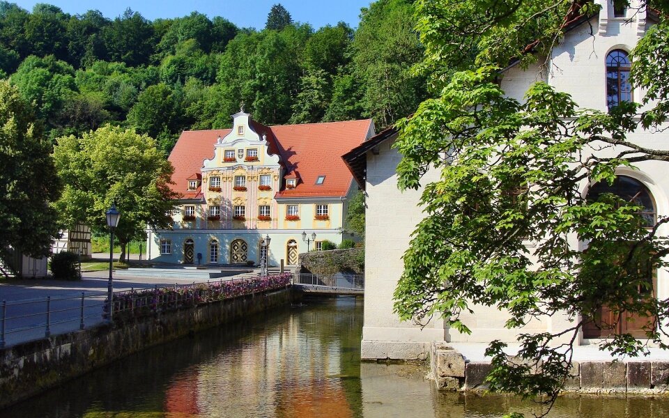 Town hall brenz hot origin