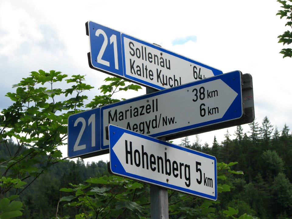 Road sign mountain direction