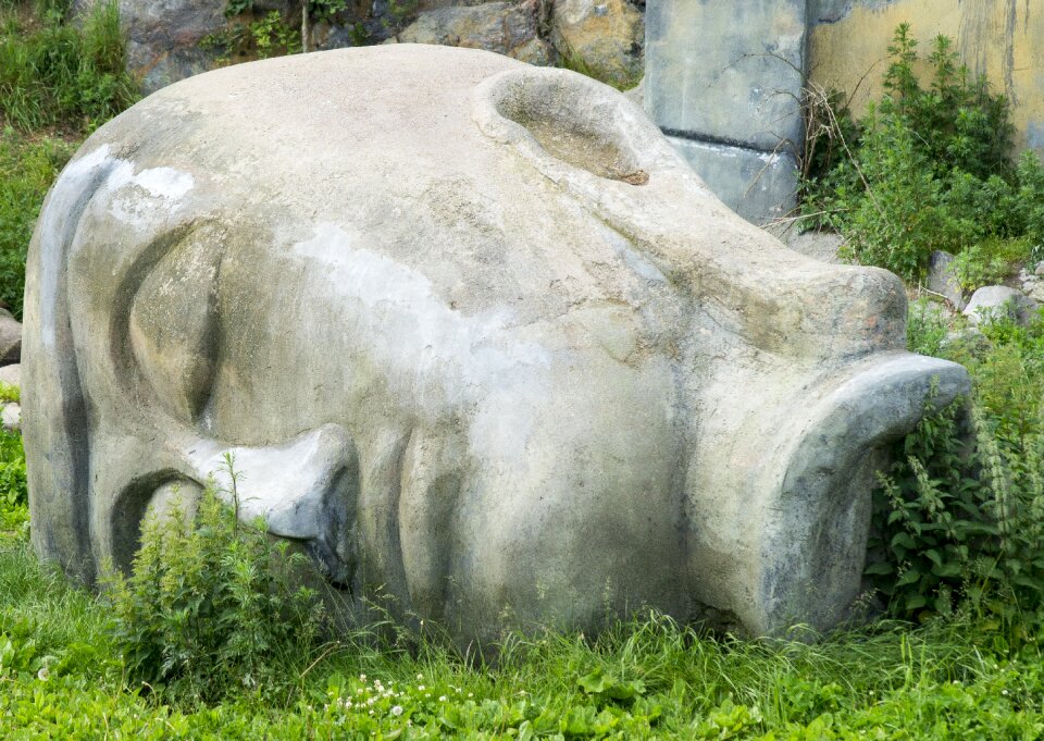 Face main statue