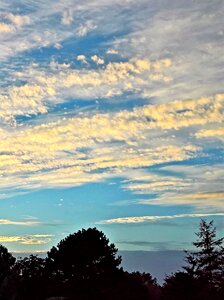 Sky loose wolkenformation illuminated by the sun