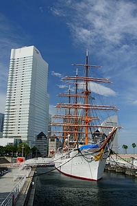 Tradition sea sailing